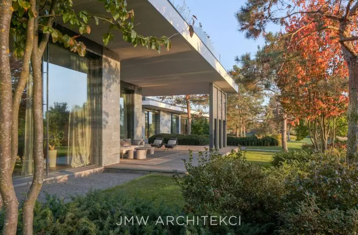 Lakefront Residence