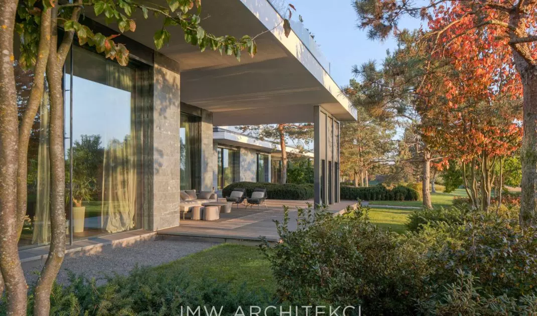 Lakefront Residence