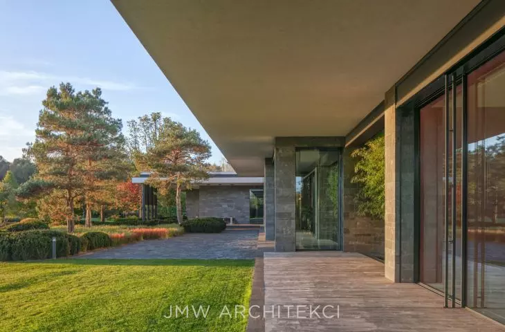 Lakefront Residence