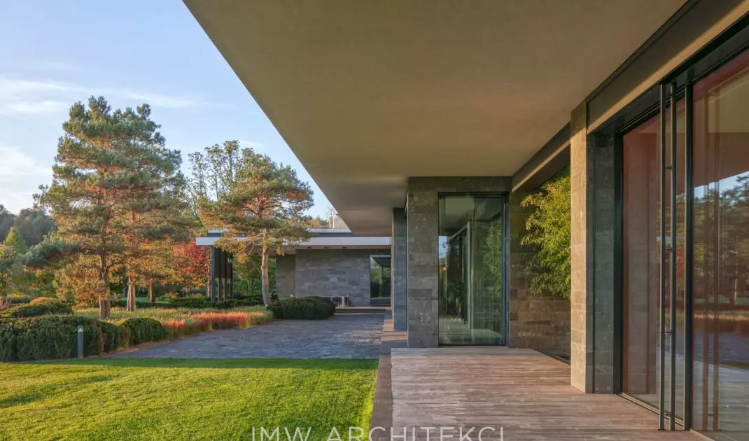 Lakefront Residence