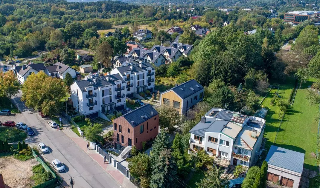 Dom z Jabłonią  –  widok z lotu ptaka 