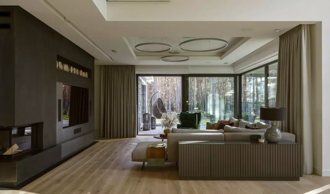 Modern window systems have almost invisible frames
