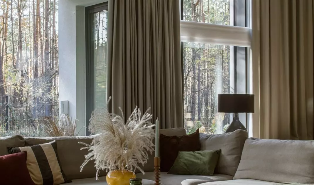 High living areas with walls of glass open up interiors to garden and surroundings