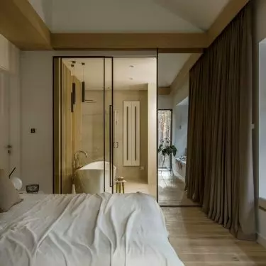 Large glass surfaces are also used in the interior