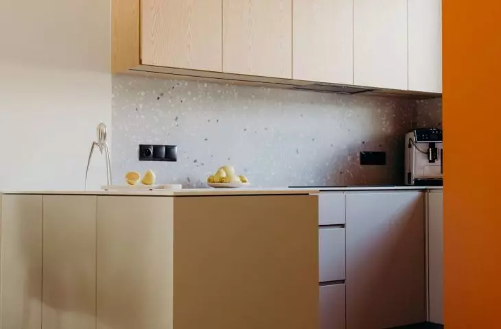 The kitchen annex closes with a functional peninsula