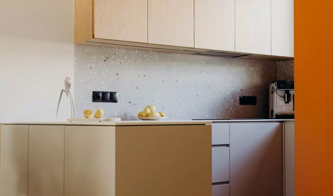 The kitchen annex closes with a functional peninsula