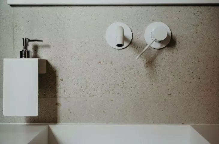 Details of the upstairs bathroom
