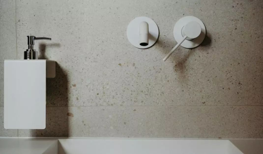 Details of the upstairs bathroom
