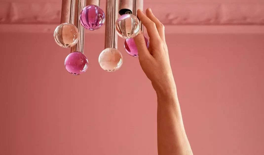 Pink is the perfect choice for glamour interiors