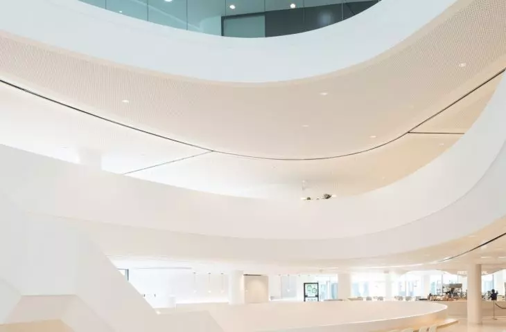 Nowa siedziba główna BNP Paribas Fortis przy Montagne du Parc w Brukseli – widok wnętrza 