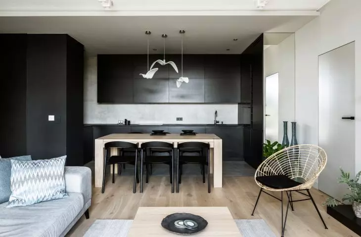 Antracytowy kolor w nowoczesnym wnętrzu, proj.: TILLA Architects