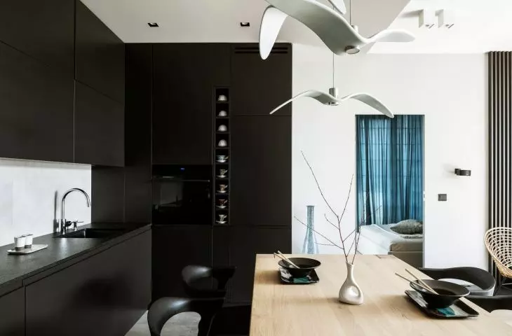 Antracytowy kolor w nowoczesnym wnętrzu, proj.: TILLA Architects