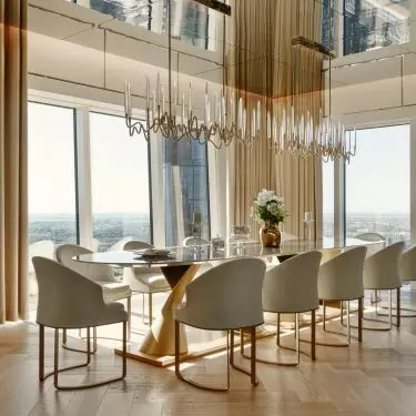 The apartment, designed by Agnieszka Hajdas, is an excellent example of how the potential of this location can be translated into an exceptional living space