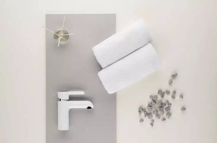 Black or white in the bathroom? - White faucet from the Angelit collection