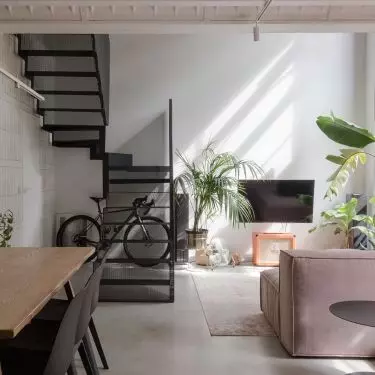 The 79-square-meter apartment was built in a former gymnasium