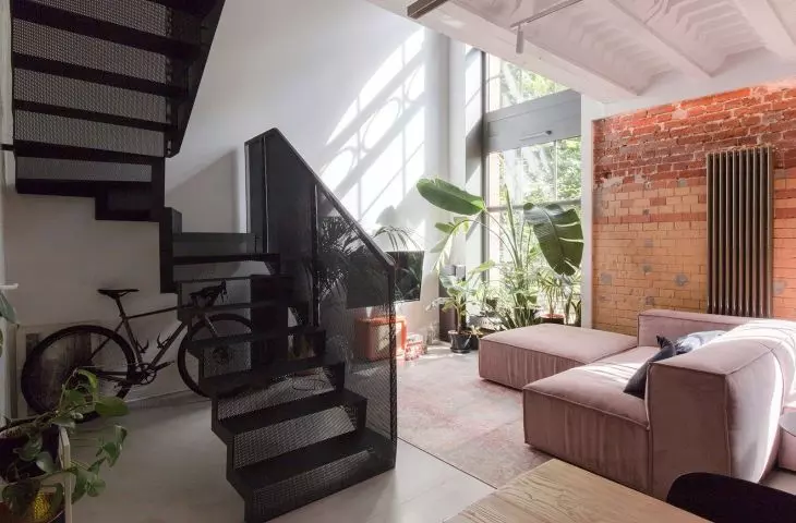 Pink sofa adds variety to subdued color scheme