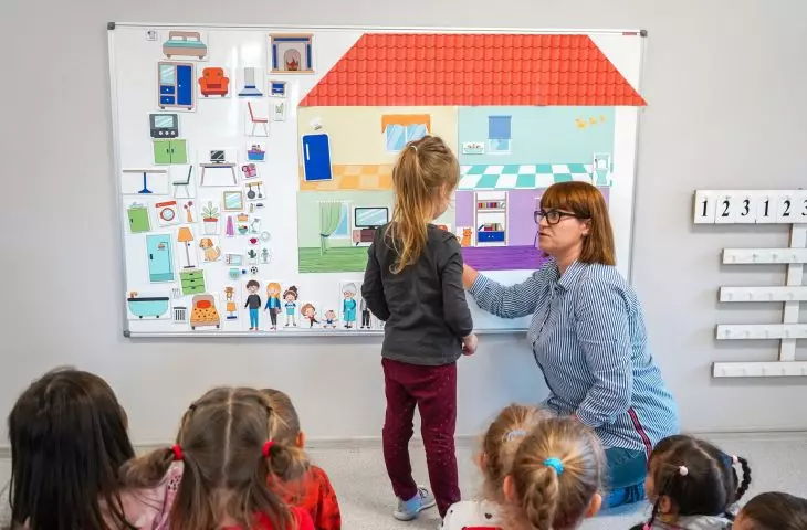 Assistance to develop the vocabulary of Ukrainian children in the area of home and family