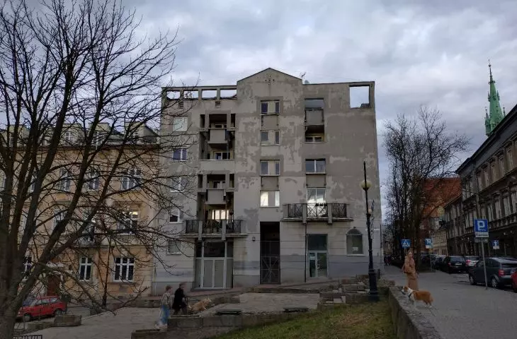 residential building by Wojciech Obtułowicz at the intersection of Legionów Piłsudskiego and Jana Zamoyskiego streets 