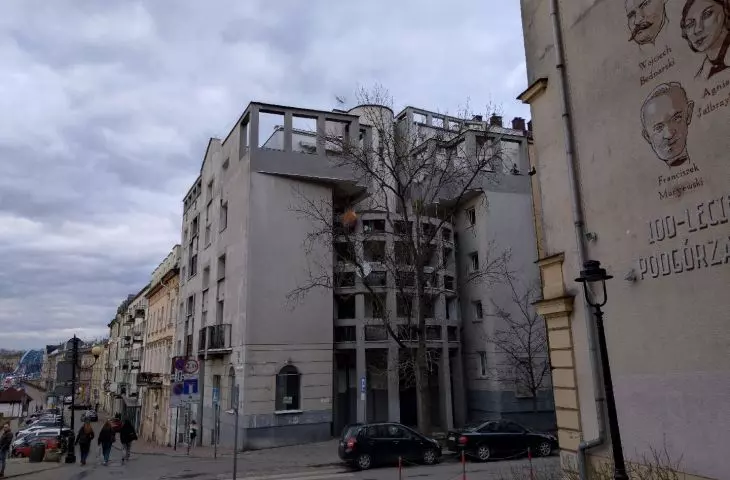 residential building by Wojciech Obtułowicz at the intersection of Legionów Piłsudskiego and Jana Zamoyskiego streets 