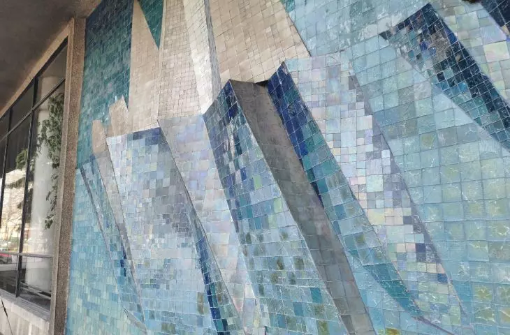 Spatial mosaic from the 1960s by Andrzej Rohacki on the building of the Central Refrigeration Center on Juliusz Lea Street