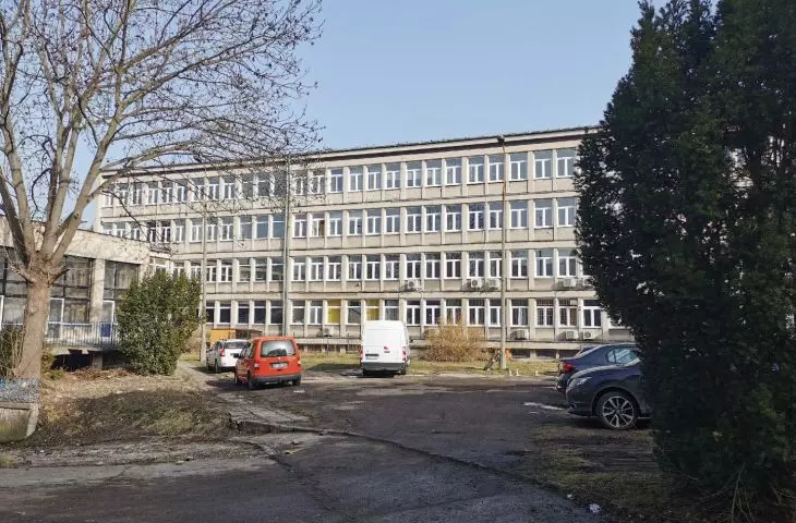 the building of the Central Refrigeration Center at 116 Juliusz Lea St.