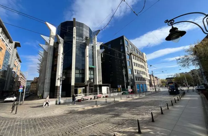 New building on the site of WROBIS at the intersection of Szewska and Kazimierza Wielkiego Streets in Wrocław