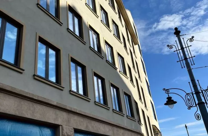 Nowy budynek w miejscu WROBIS-u na skrzyżowaniu ulic Szewskiej i Kazimierza Wielkiego we Wrocławiu