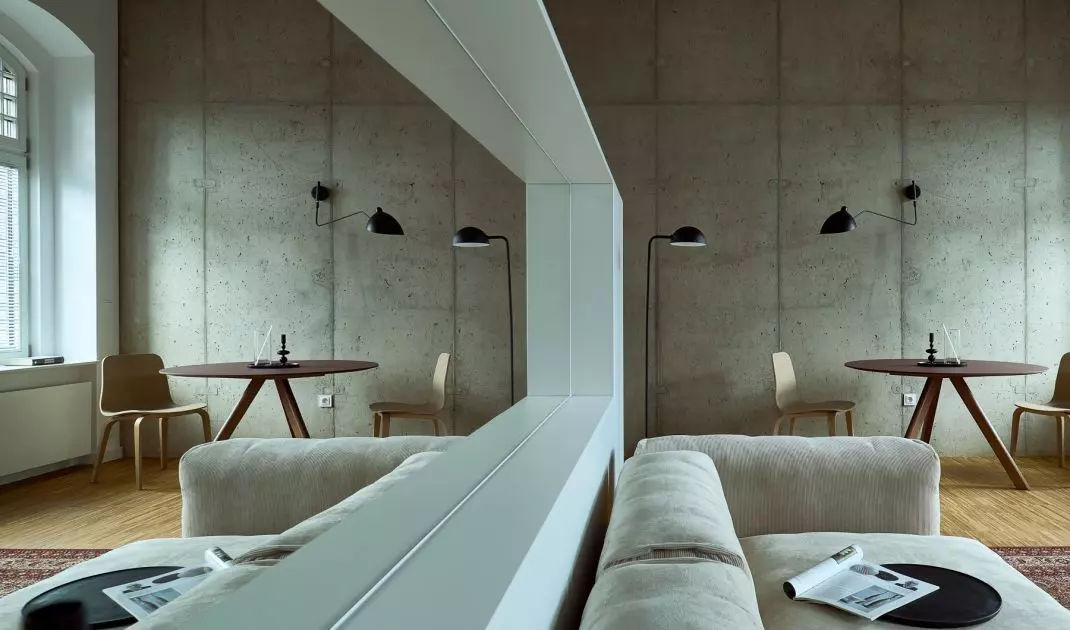 The kitchenette, though not large, has been separated from the living room by a partition with a built-in mirror