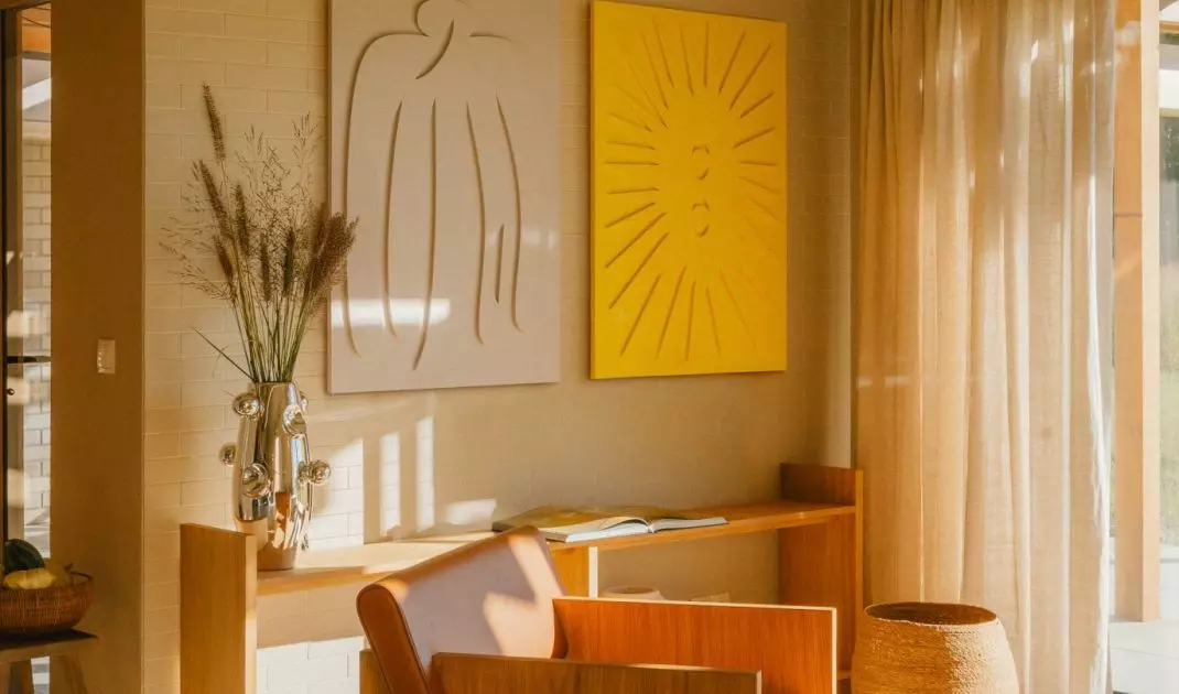 Architekci zaprojektowali również meble z litego dębu