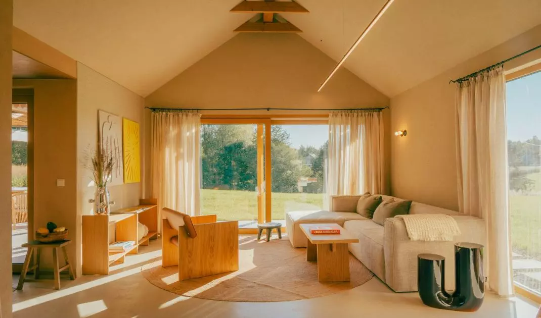 Wnętrze jednego z domków na Mazurach projektu NOKE Architects