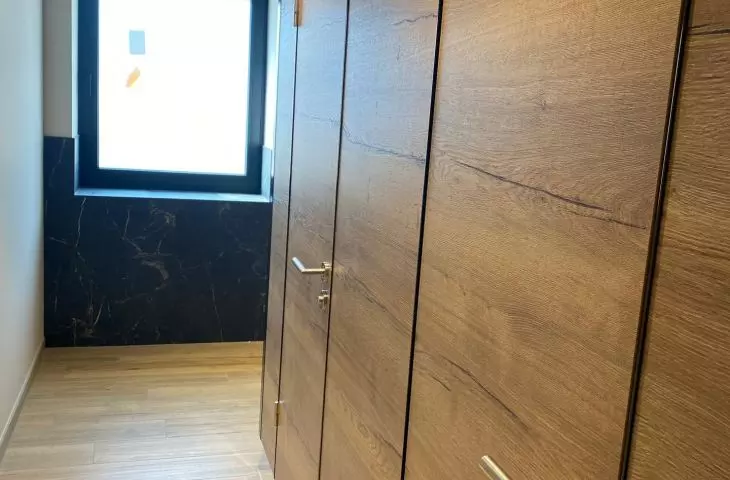 V 20 cab