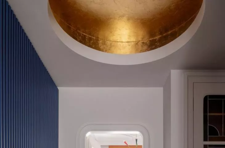 The lobby features a gilded oculus