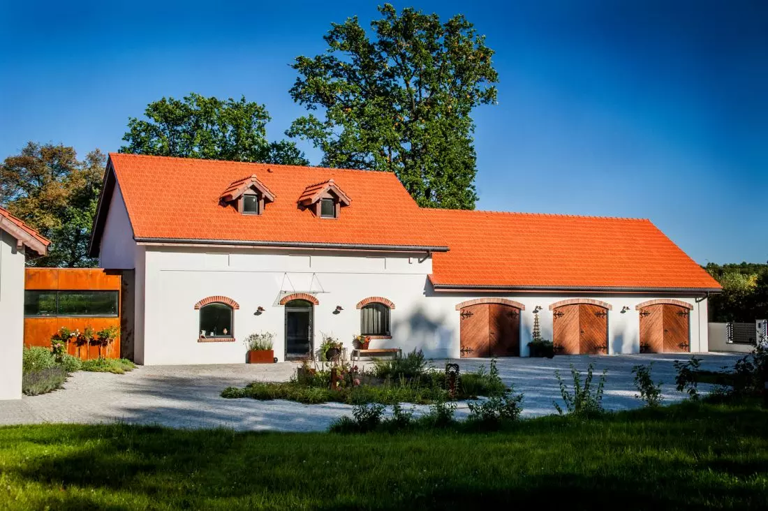 Rewaloryzacja
zabytkowego folwarku w Chorowicach, proj.: Karpiel Steindel Architektura