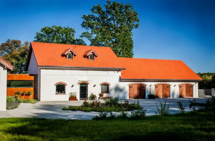 Rewaloryzacja zabytkowego folwarku w Chorowicach, proj.: Karpiel Steindel Architektura