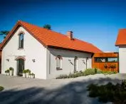 Rewaloryzacja zabytkowego folwarku w Chorowicach, proj.: Karpiel Steindel Architektura