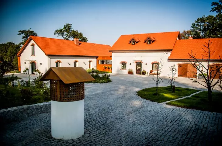 Rewaloryzacja zabytkowego folwarku w Chorowicach, proj.: Karpiel Steindel Architektura