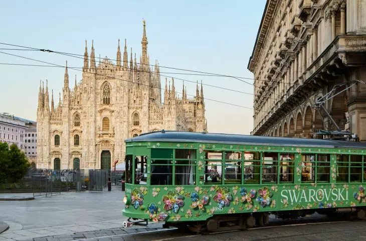 Special streetcar decorated with crystal motifs