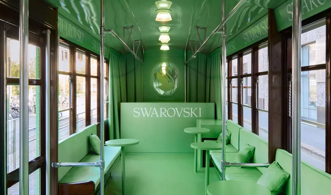 W specjalnym tramwaju przeprowadzane były warsztaty florystyczne