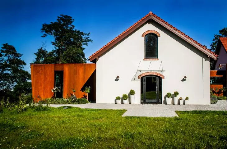 Rewaloryzacja zabytkowego folwarku w Chorowicach, proj.: Karpiel Steindel Architektura