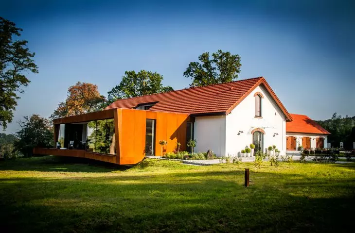 Rewaloryzacja zabytkowego folwarku w Chorowicach, proj.: Karpiel Steindel Architektura