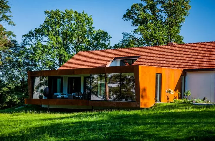 Rewaloryzacja zabytkowego folwarku w Chorowicach, proj.: Karpiel Steindel Architektura