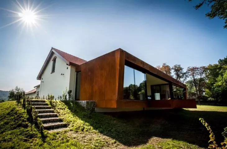 Rewaloryzacja zabytkowego folwarku w Chorowicach, proj.: Karpiel Steindel Architektura