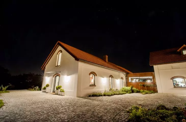 Rewaloryzacja zabytkowego folwarku w Chorowicach, proj.: Karpiel Steindel Architektura