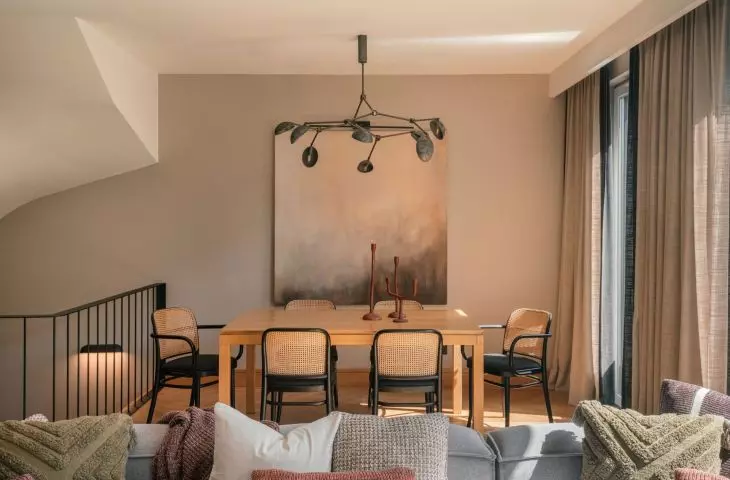 A painting by Agnieszka Kirzanowska-Osinska adorns the wall of the dining room