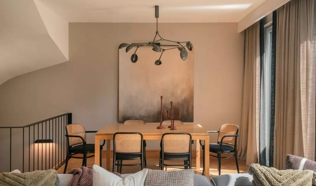 A painting by Agnieszka Kirzanowska-Osinska adorns the wall of the dining room