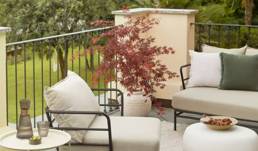 The palm maple will be a great addition to the arrangement