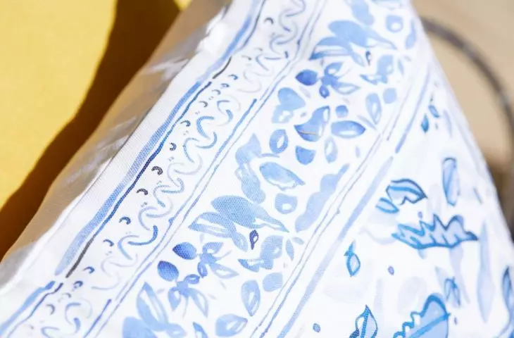 The arrangement in this style is dominated by warm, vibrant colors, especially blue and yellow