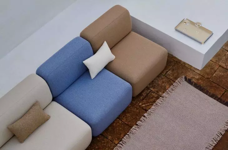 Use shades of blue, caramel and cream that resemble the sky at sunset and the heated stone underfoot