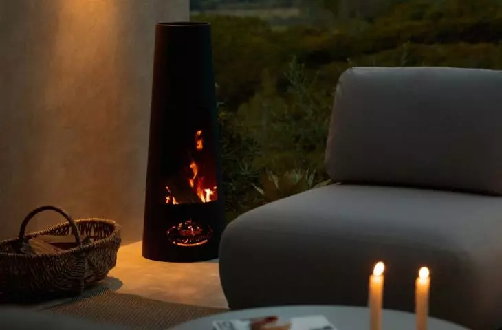 Softly illuminated details build an atmospheric atmosphere