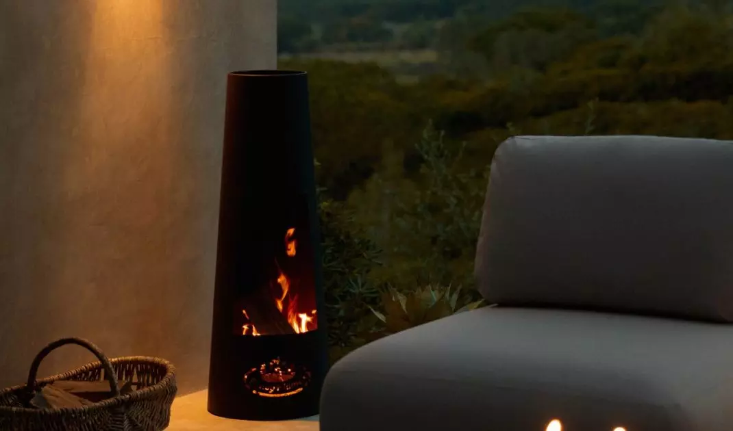 Softly illuminated details build an atmospheric atmosphere